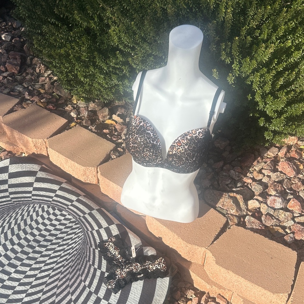 Victoria's Secret strapless bra 34DD & XS underwear-brand new/never used w/tag